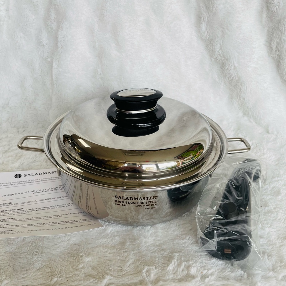 2 Qt. Sauce Pan with Cover NEW IN BOX SA702-SP